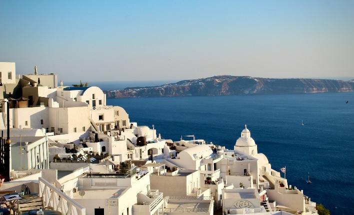 Monday, May 31 – Mykonos – Ferry to Santorini, 4.5-Star Santorini